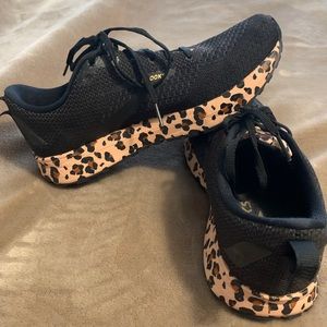 womens leopard brooks